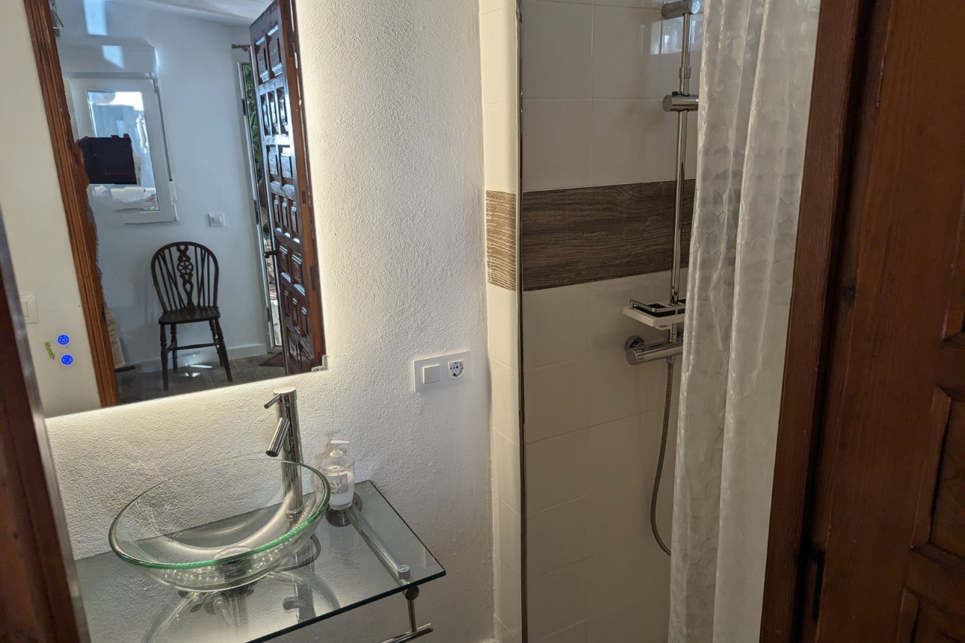 11 Bedrooms Bedrooms, ,8 BathroomsBathrooms,Villa,For Sale,1038