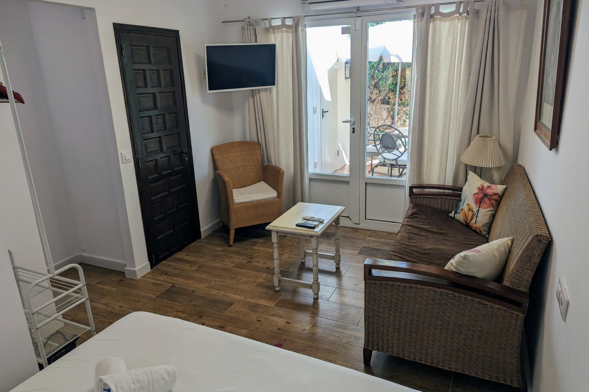 11 Bedrooms Bedrooms, ,8 BathroomsBathrooms,Villa,For Sale,1038