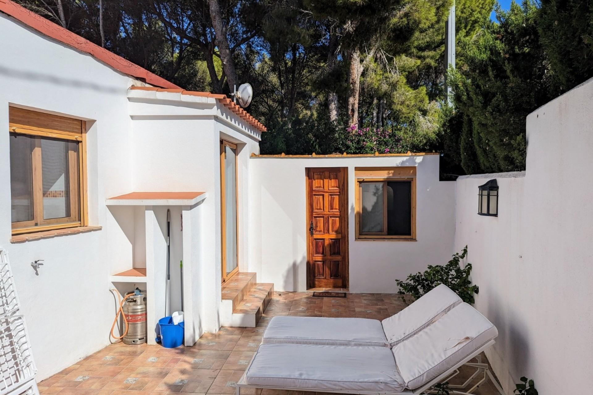 11 Bedrooms Bedrooms, ,8 BathroomsBathrooms,Villa,For Sale,1038