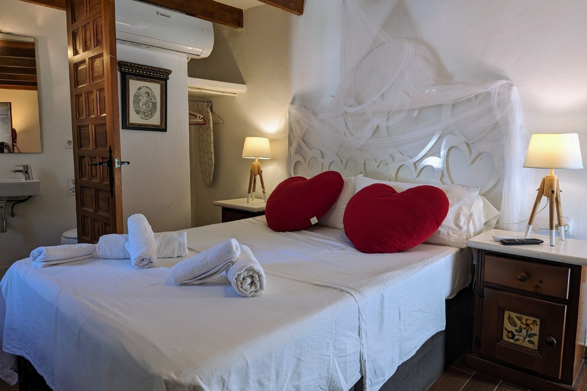 11 Bedrooms Bedrooms, ,8 BathroomsBathrooms,Villa,For Sale,1038