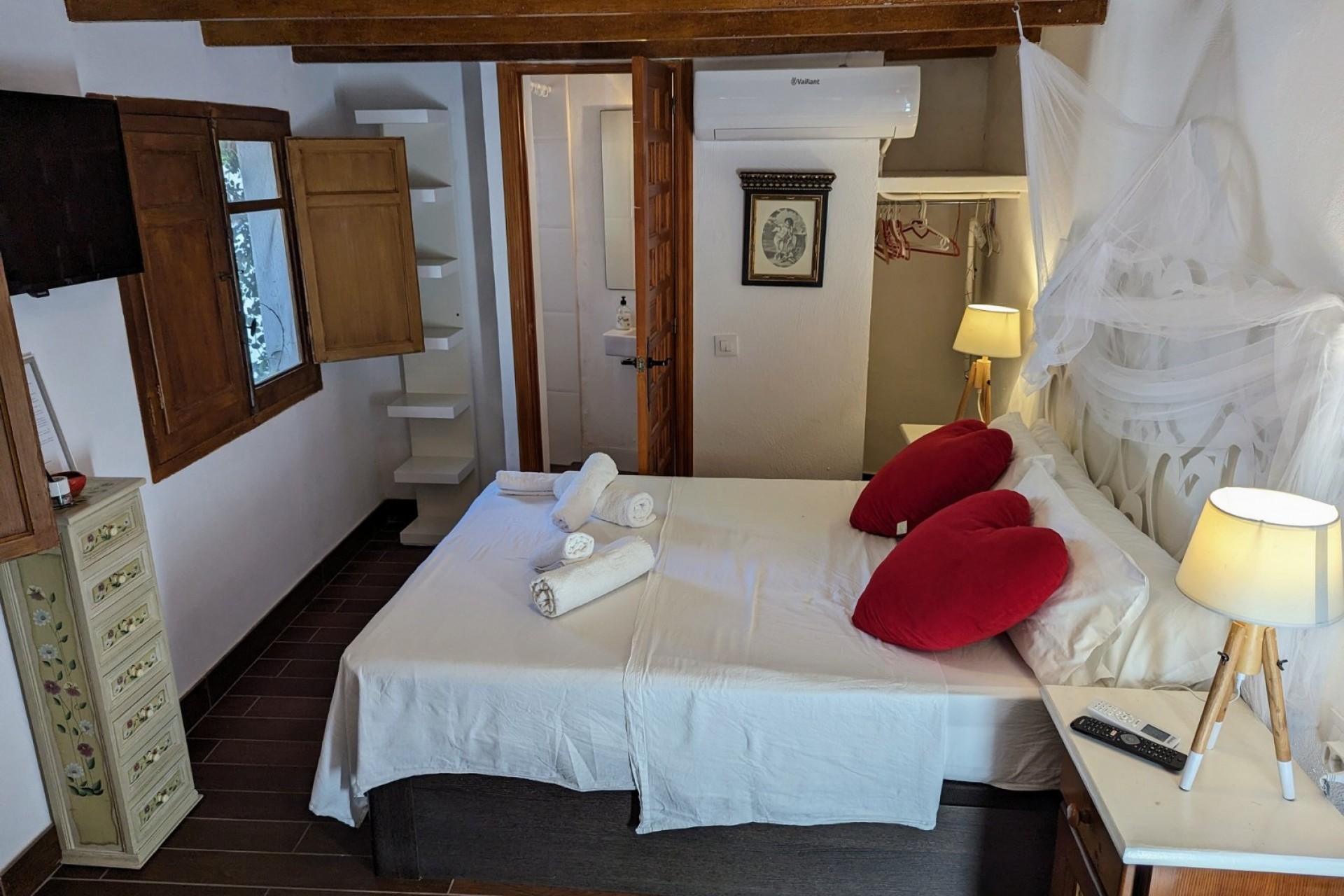 11 Bedrooms Bedrooms, ,8 BathroomsBathrooms,Villa,For Sale,1038