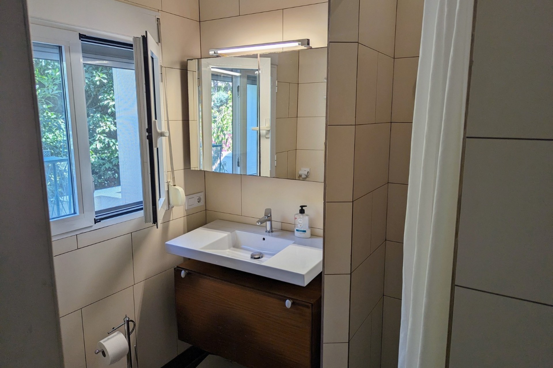 11 Bedrooms Bedrooms, ,8 BathroomsBathrooms,Villa,For Sale,1038
